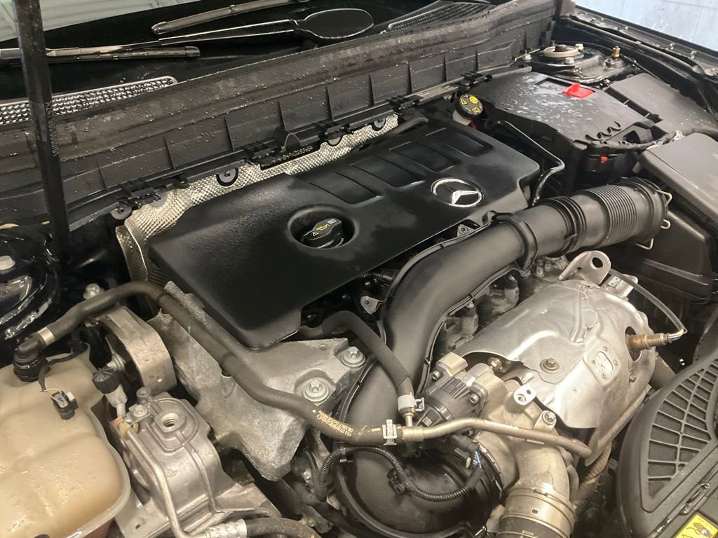 Used 2023 Mercedes-Benz GLB 250 4MATIC w/ Premium Package image 8