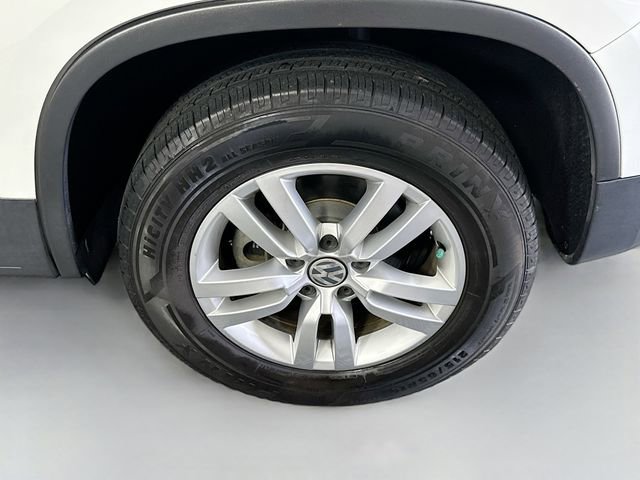 Used 2017 Volkswagen Tiguan S image 29