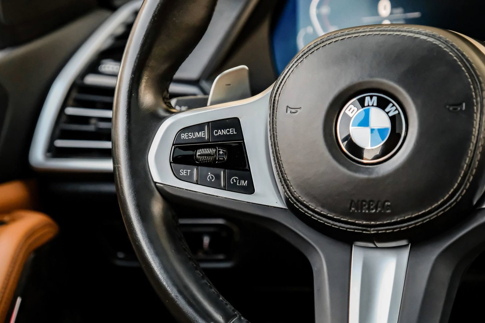 Used 2022 BMW X5 sDrive40i w/ M Sport Package RWD image 17