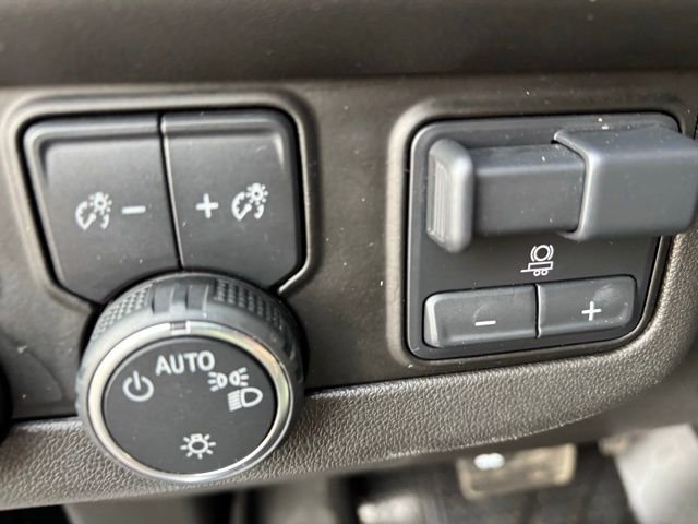 Used 2021 Chevrolet Tahoe Premier w/ Premium Package image 16