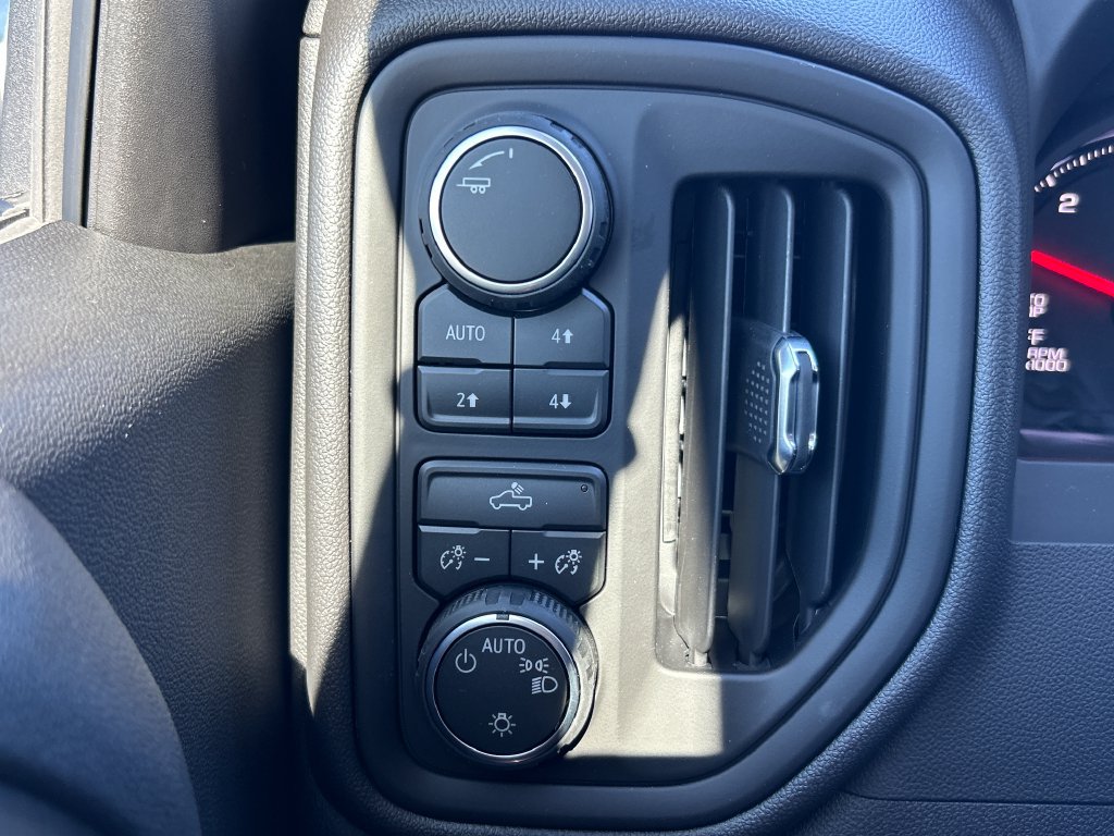 New 2026 Chevrolet Silverado 1500 Custom Trail Boss w/ LPO, Dark Essentials Package AWD/4WD image 14