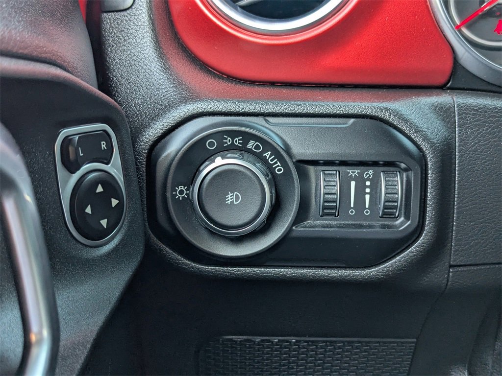 Used 2018 Jeep Wrangler Unlimited Rubicon w/ LED Lighting Group image 29