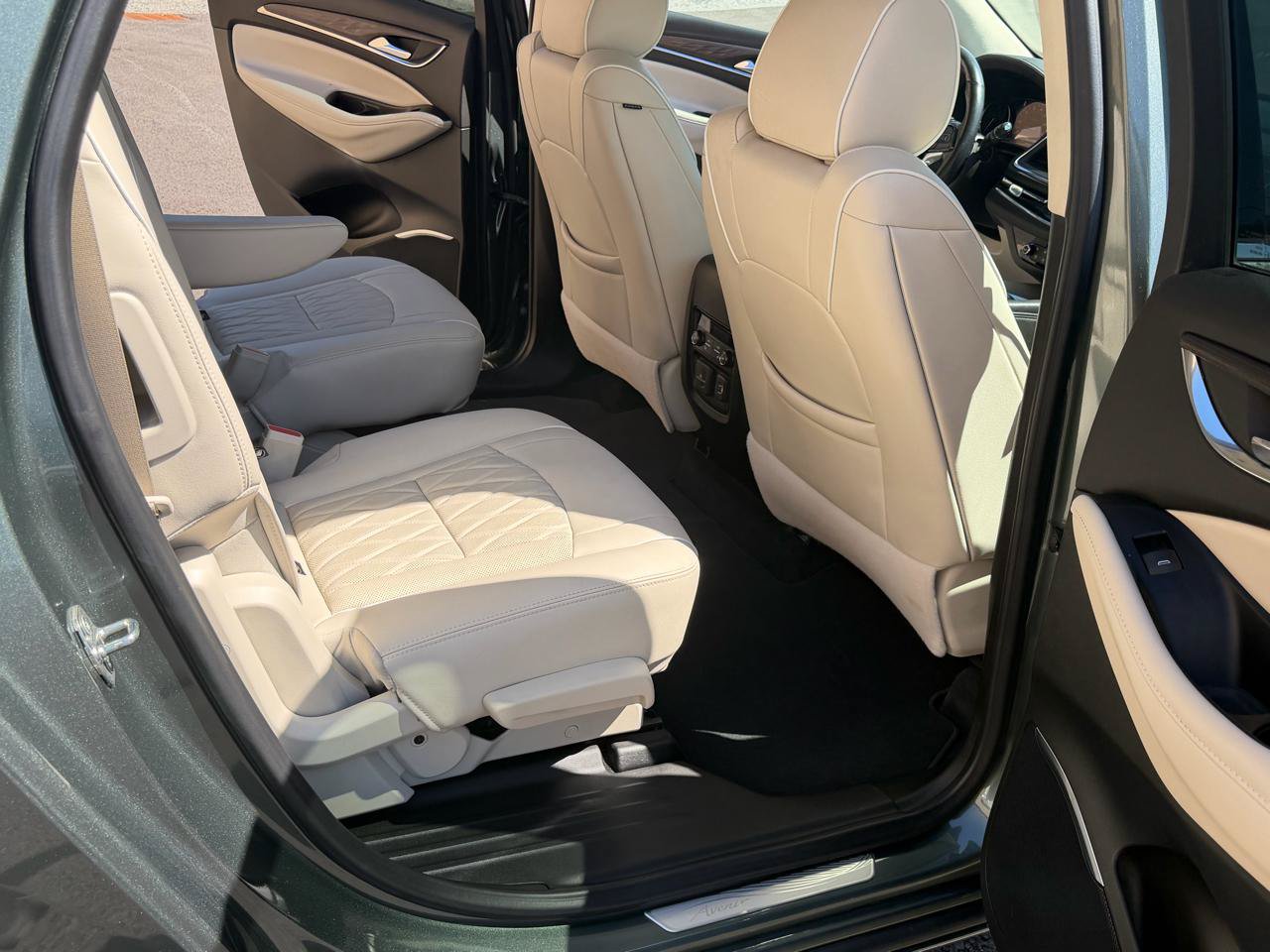 Used 2022 Buick Enclave Avenir w/ Avenir Technology Package FWD image 14