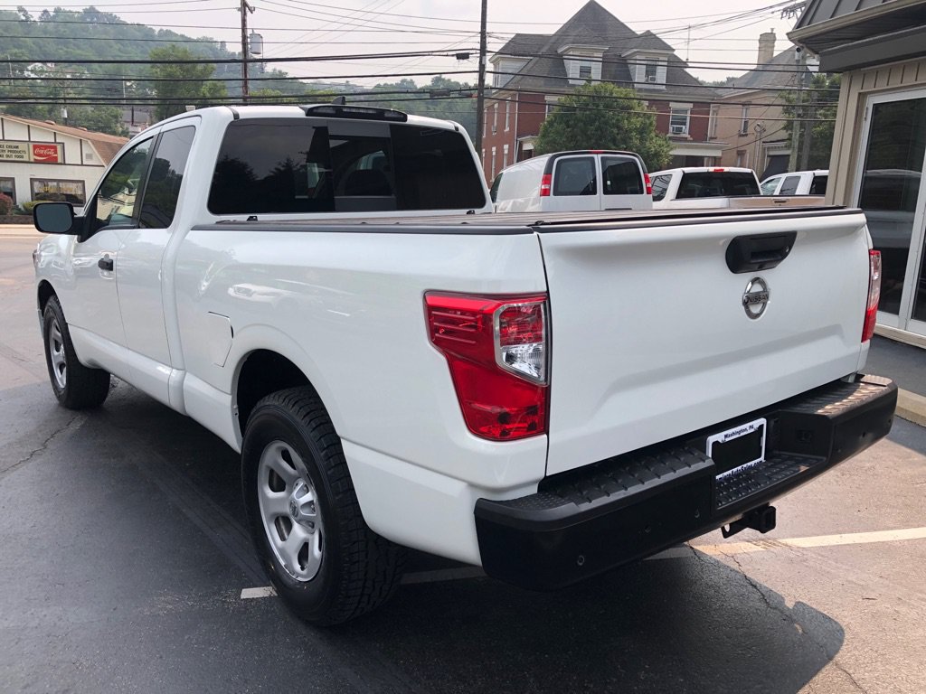 Used 2022 Nissan Titan S AWD/4WD image 4