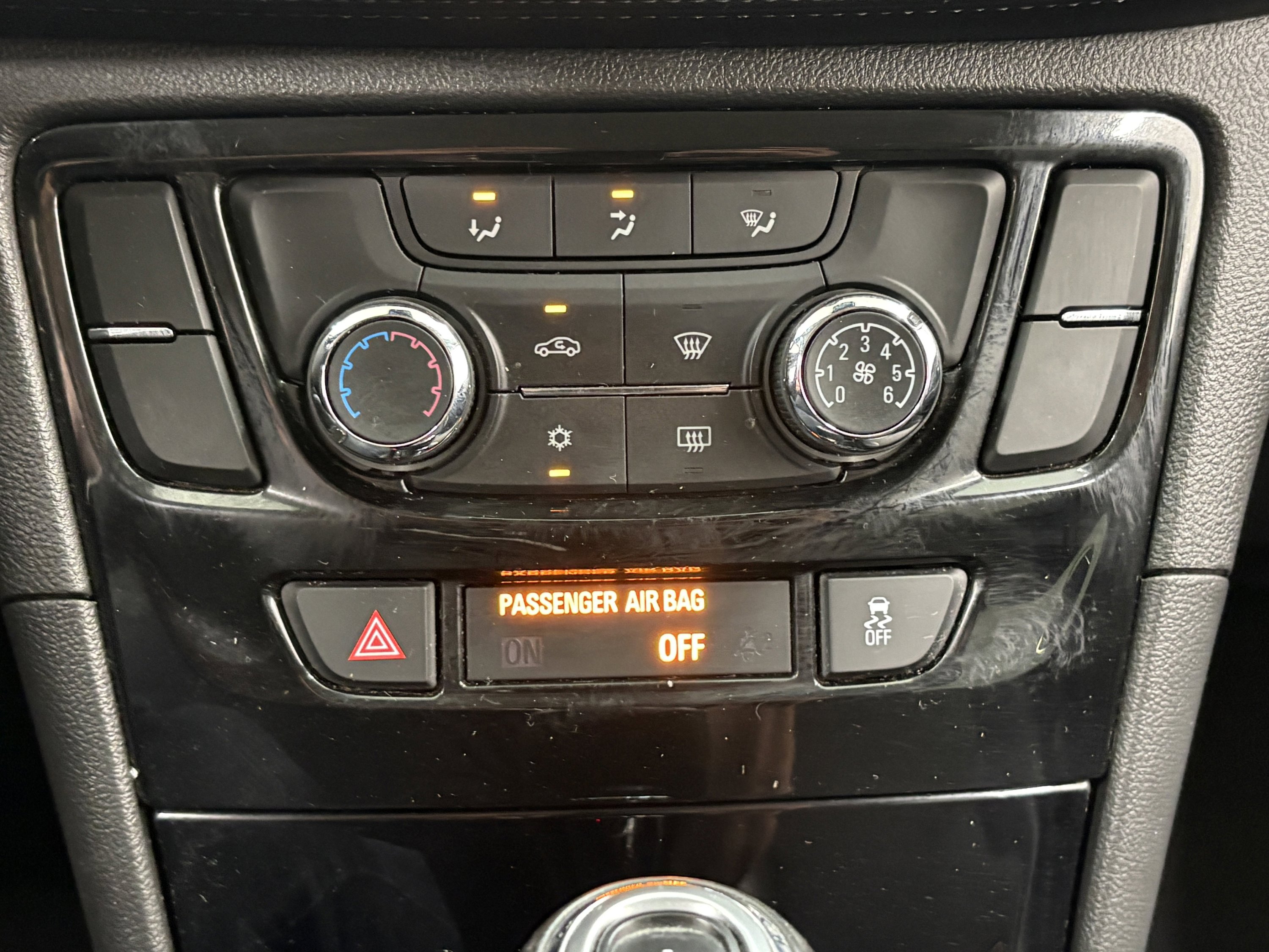 Used 2021 Buick Encore Preferred image 15