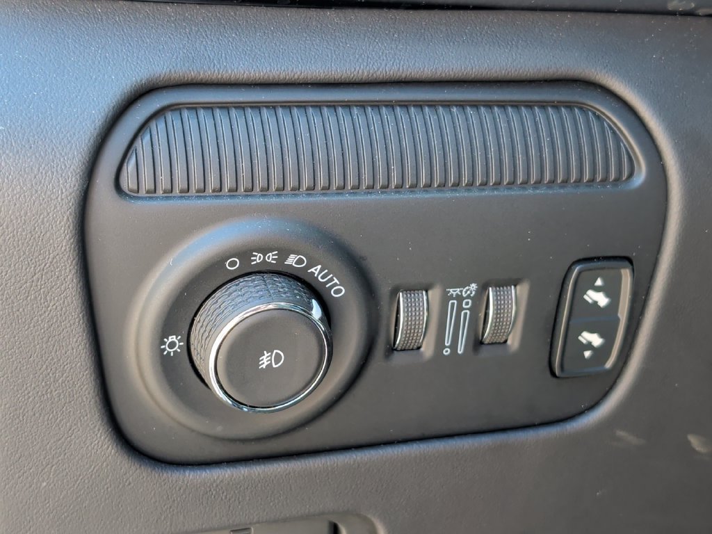 Used 2024 Jeep Grand Wagoneer L Series III AWD/4WD image 14