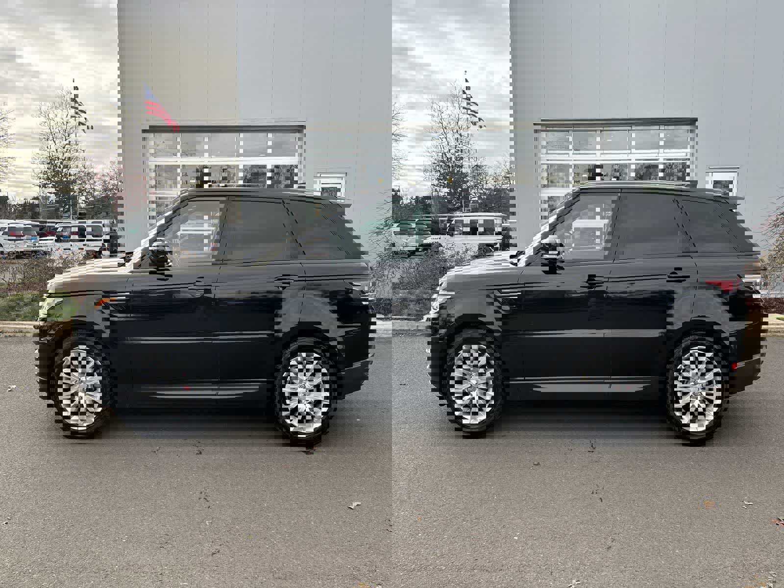 Used 2017 Land Rover Range Rover Sport SE image 2