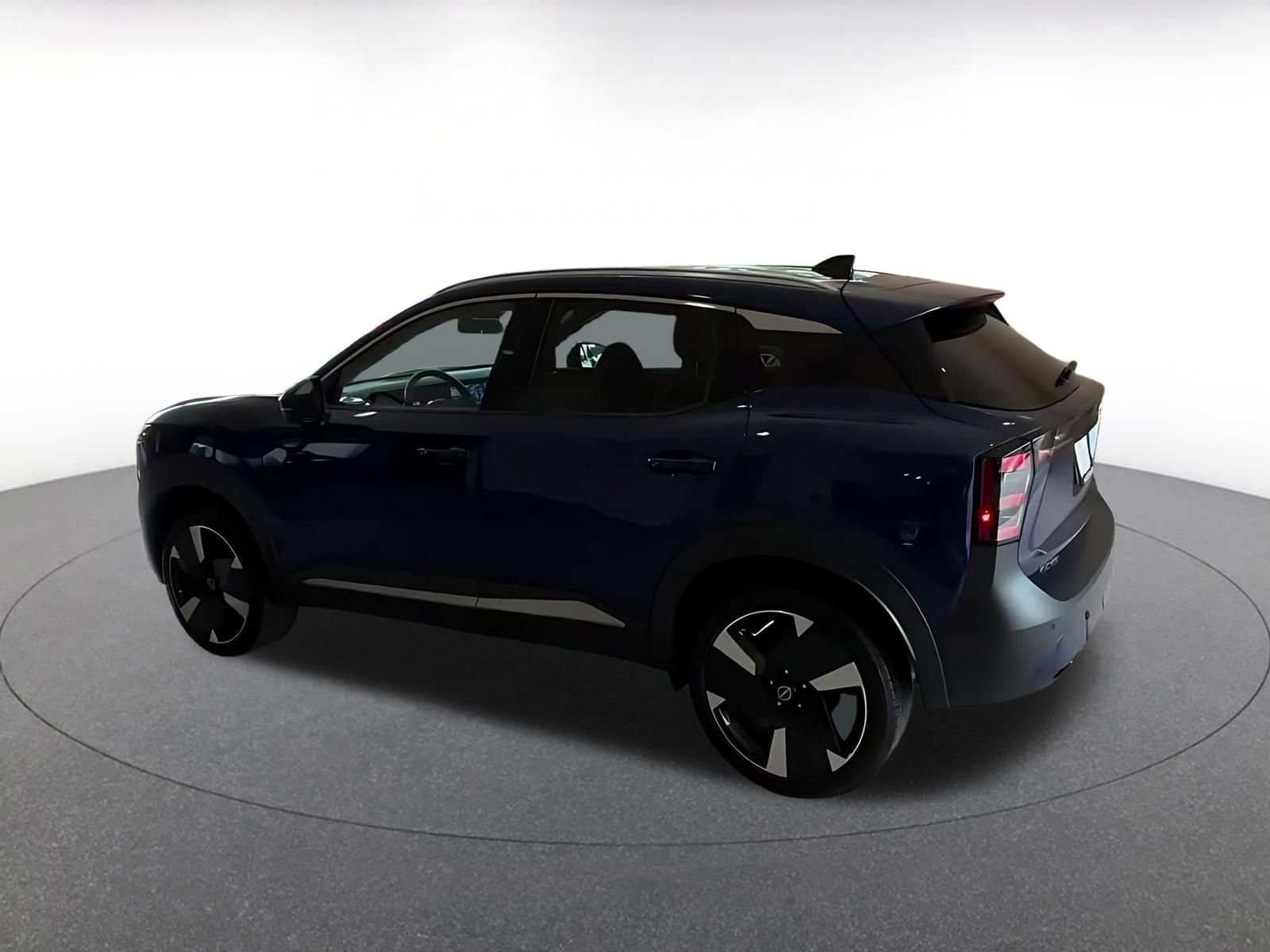 Used 2026 Nissan Kicks SR FWD image 9