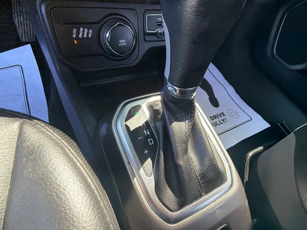 Used 2018 Jeep Renegade Limited w/ UConnect 8.4 Nav Group AWD/4WD image 28