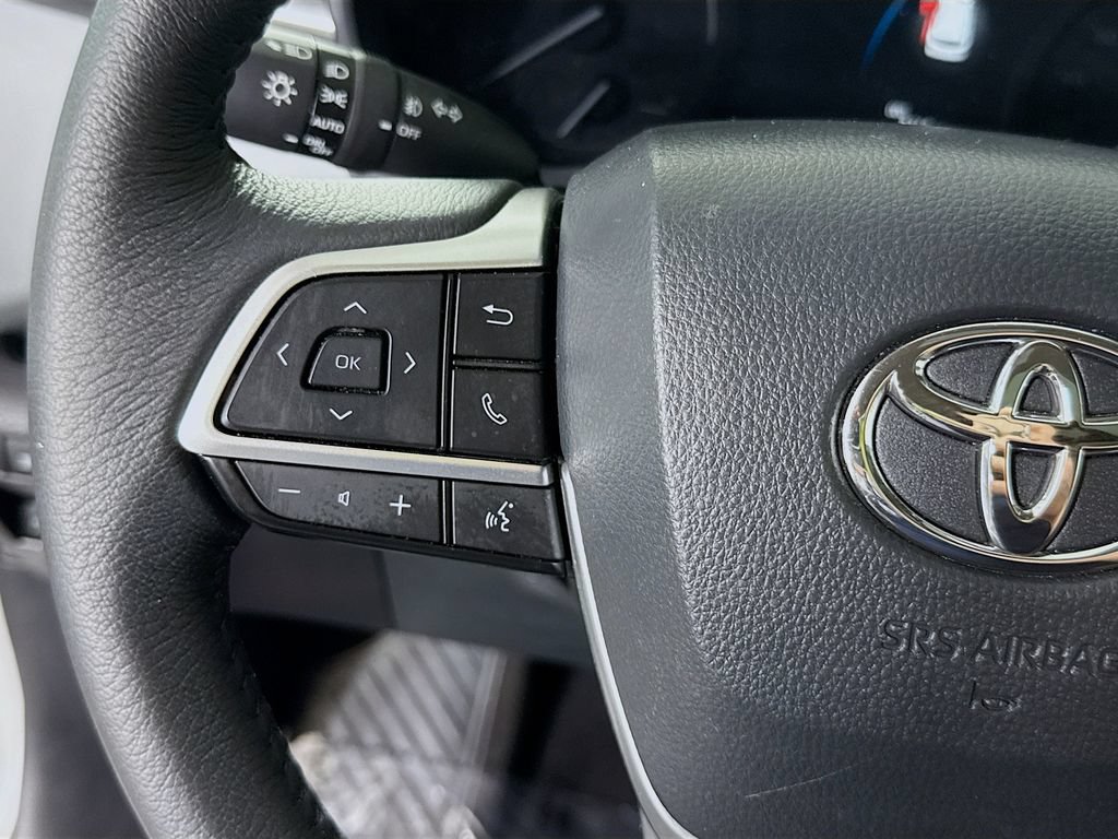 Certified 2025 Toyota Sienna XLE AWD/4WD image 22