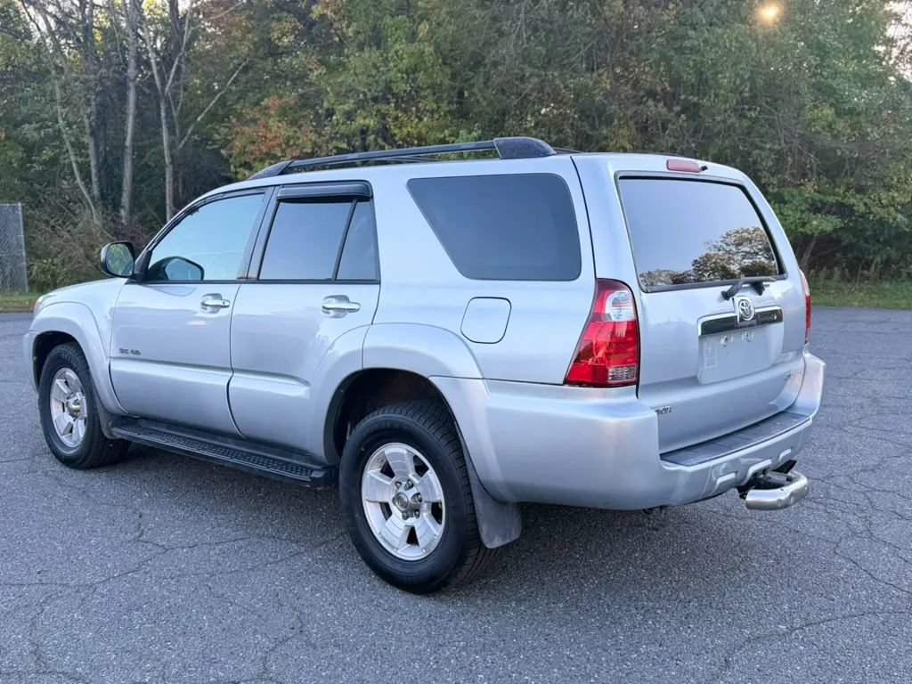 Used 2006 Toyota 4Runner SR5 AWD/4WD image 3
