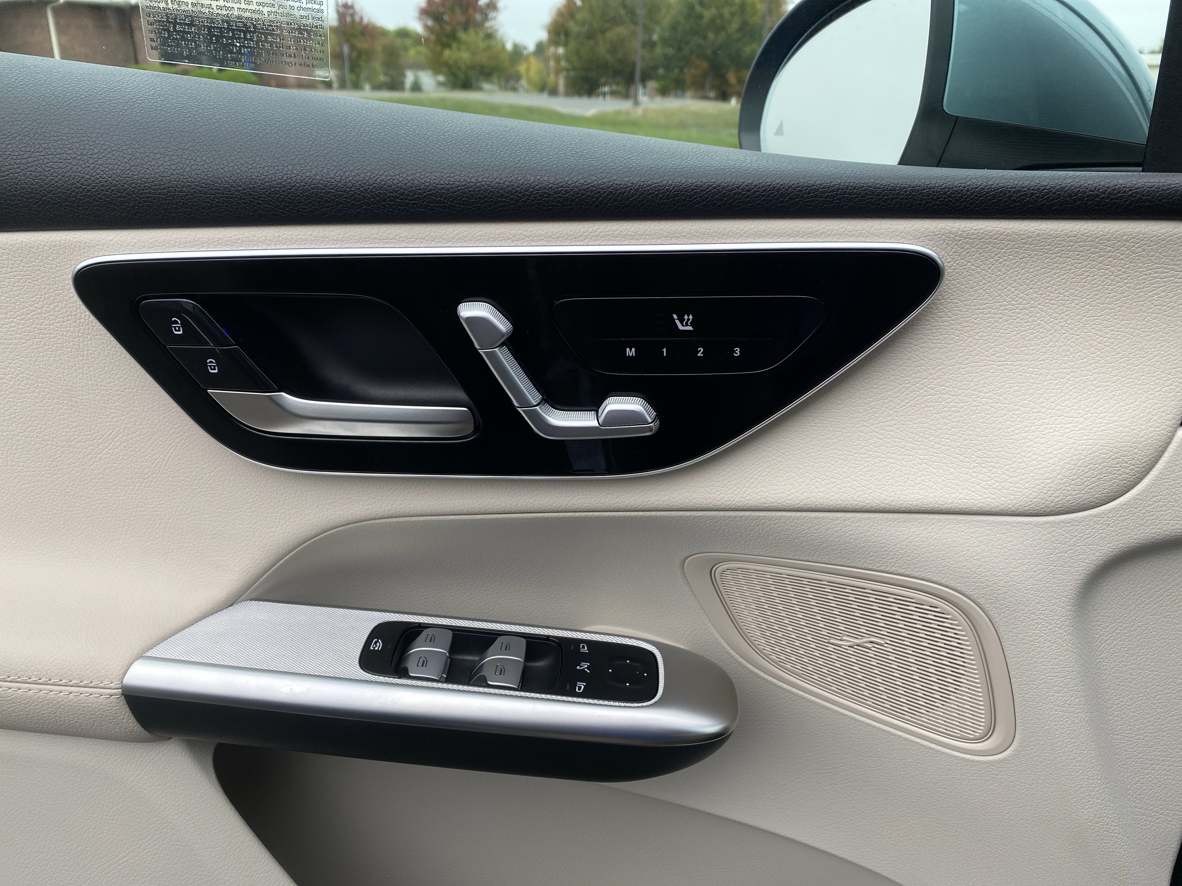 Used 2025 Mercedes-Benz GLC 300 4MATIC image 14