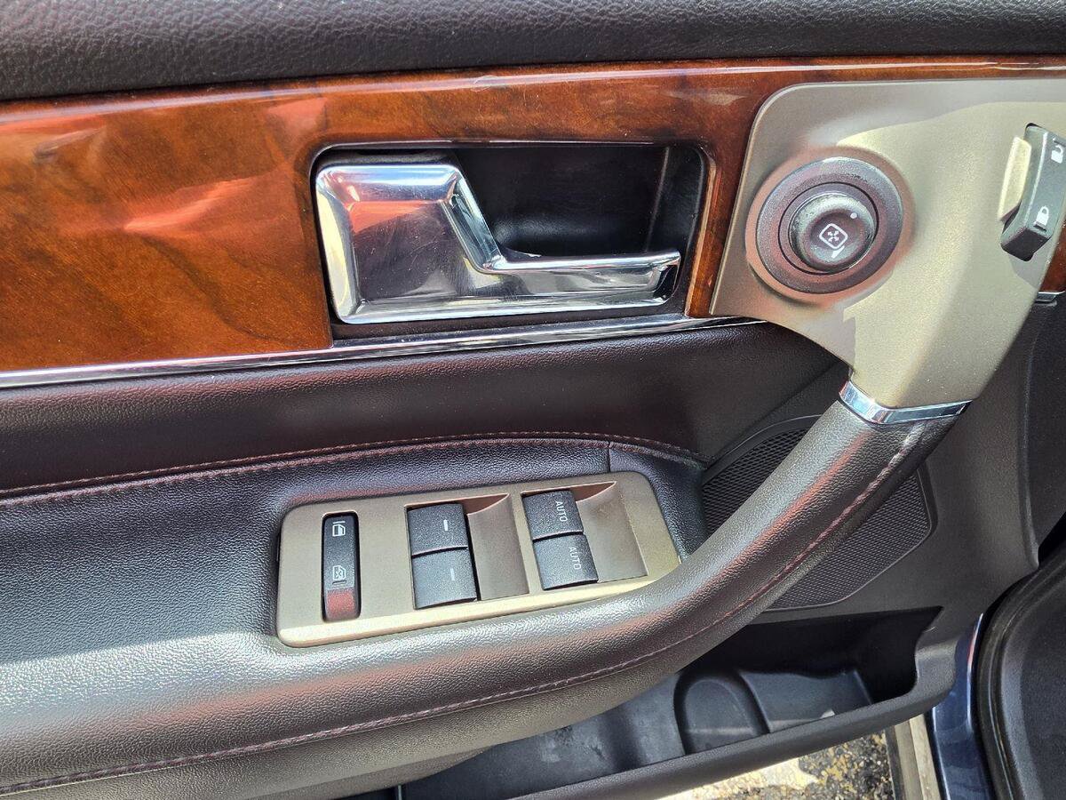 Used 2013 Lincoln MKX AWD image 20