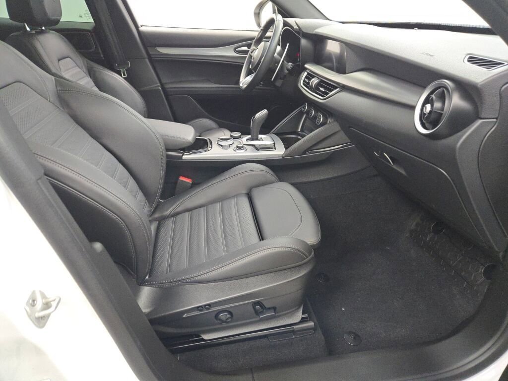 Used 2024 Alfa Romeo Stelvio Veloce image 7