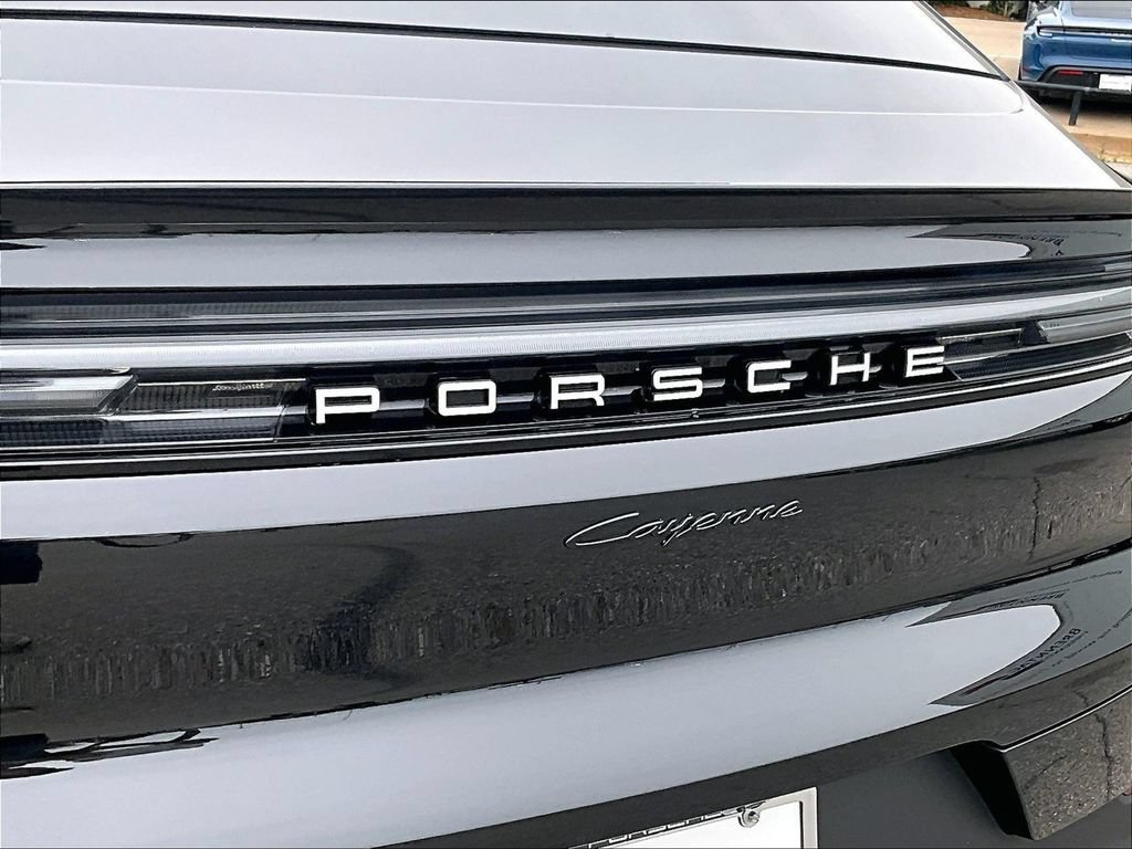 Certified 2024 Porsche Cayenne Coupe AWD/4WD image 22