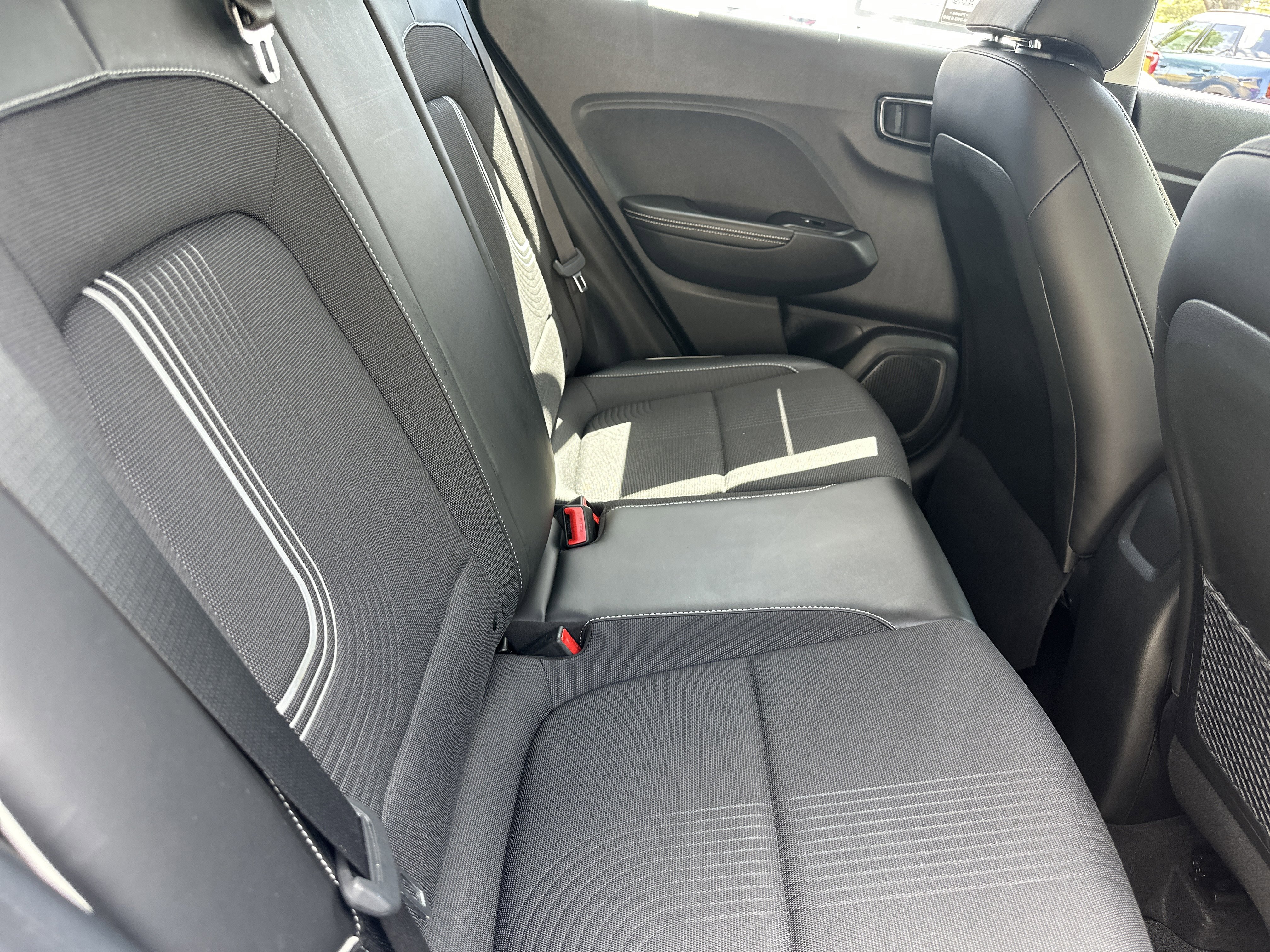 Used 2023 Hyundai Venue Limited image 7