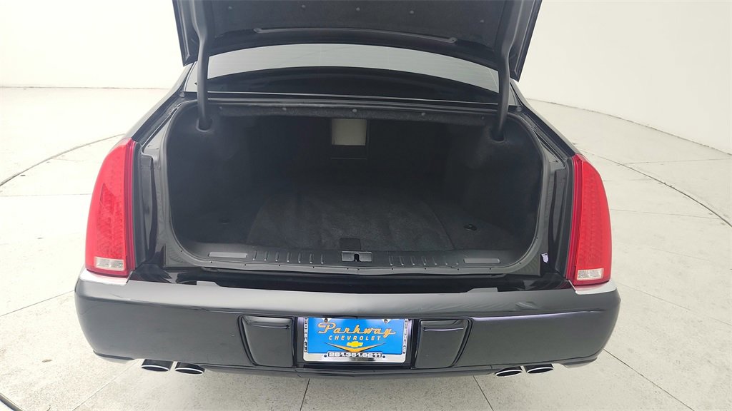 Used 2011 Cadillac DTS image 33