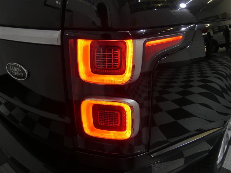 Used 2018 Land Rover Range Rover HSE image 16