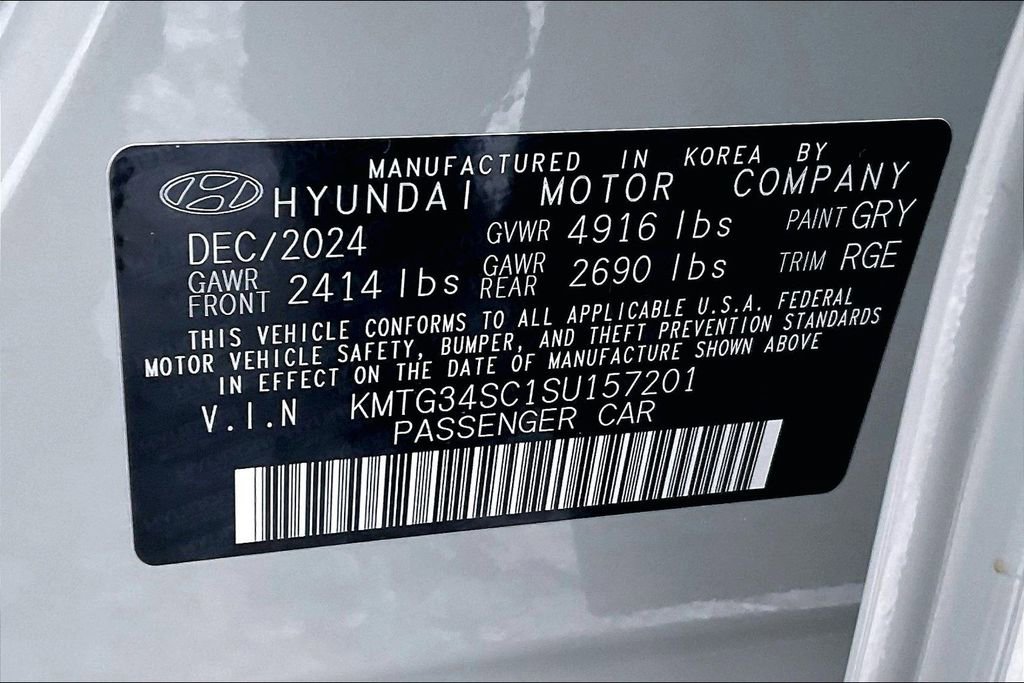 Used 2025 Genesis G70 2.5T w/ Sport Prestige Package image 19