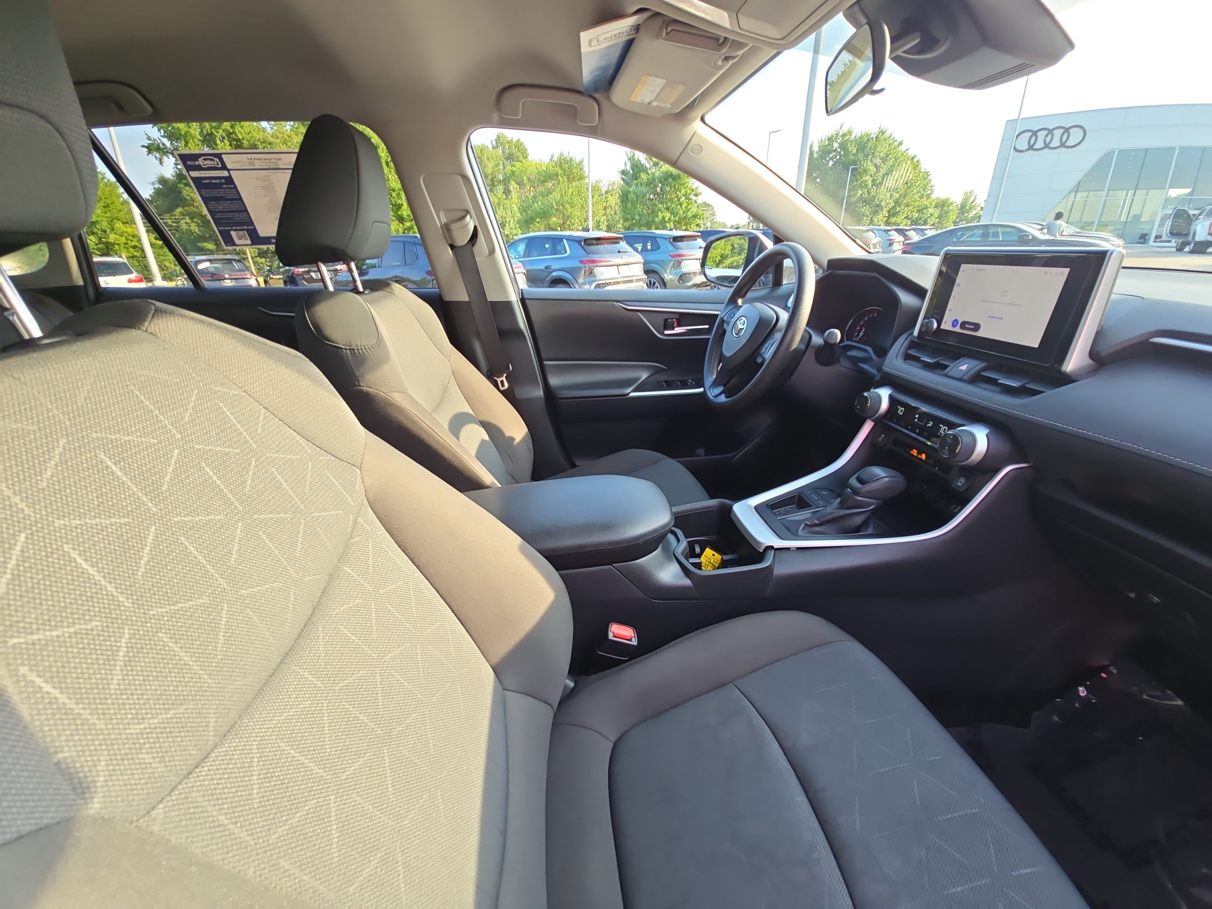 Used 2025 Toyota RAV4 XLE FWD image 10