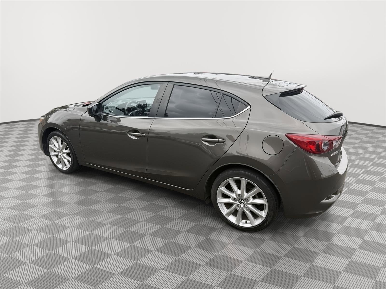 Used 2017 MAZDA MAZDA3 Grand Touring image 15