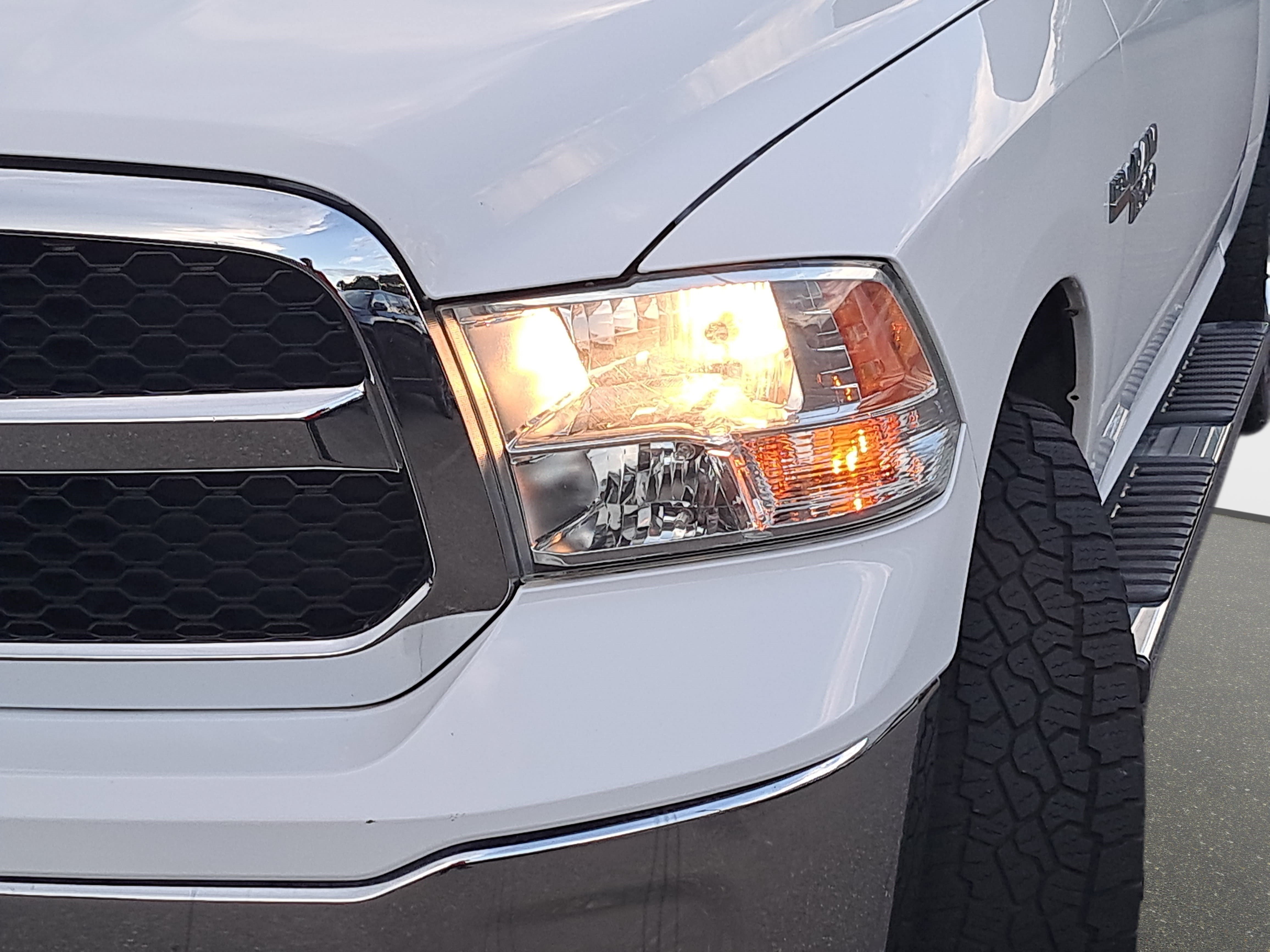 Used 2018 RAM 1500 Classic SLT AWD/4WD image 26