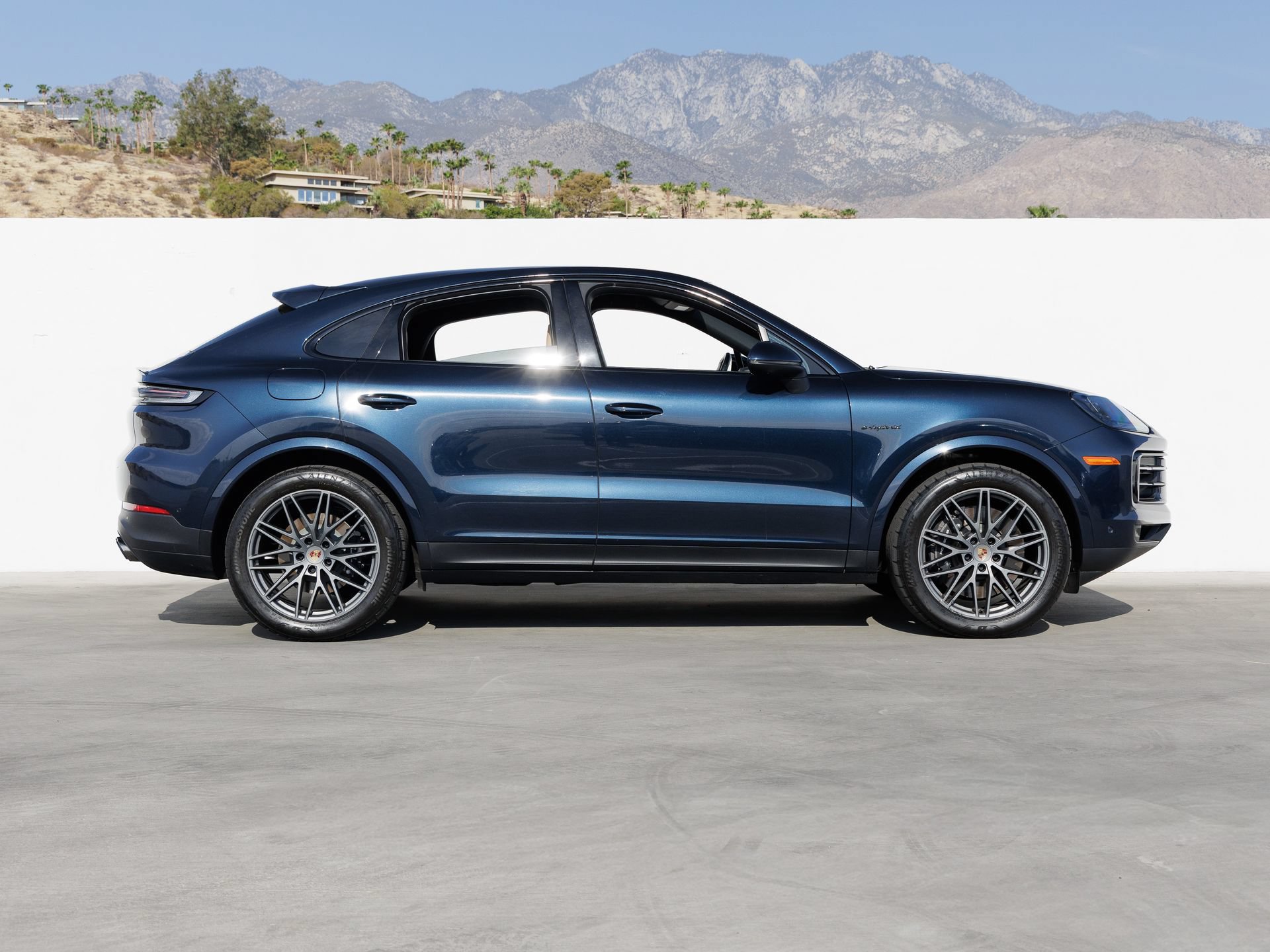 Certified 2025 Porsche Cayenne E-Hybrid Coupe AWD/4WD image 8