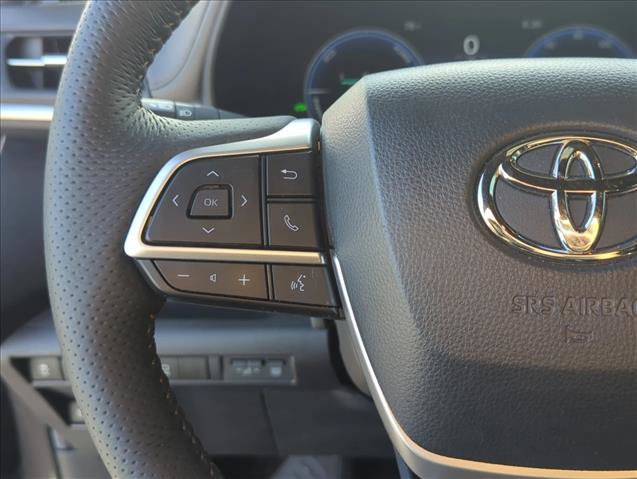 Used 2025 Toyota Sienna Platinum FWD image 12