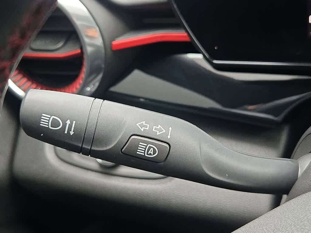 Used 2024 Chevrolet Trax RS FWD image 27