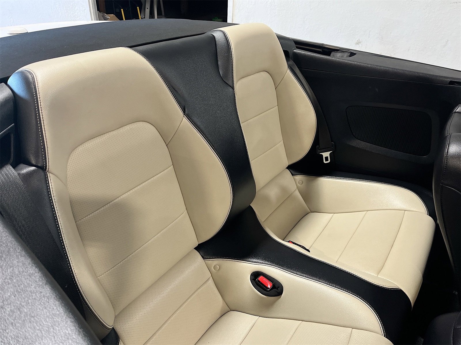 Used 2015 Ford Mustang Premium w/ Ecoboost Performance Package image 27