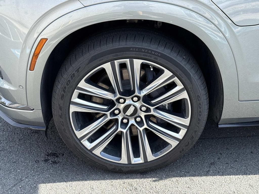 Certified 2026 Cadillac Vistiq Platinum w/ LPO, Floor Liner Package AWD/4WD image 7