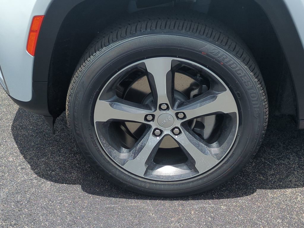 New 2026 Jeep Grand Cherokee L Limited RWD image 11