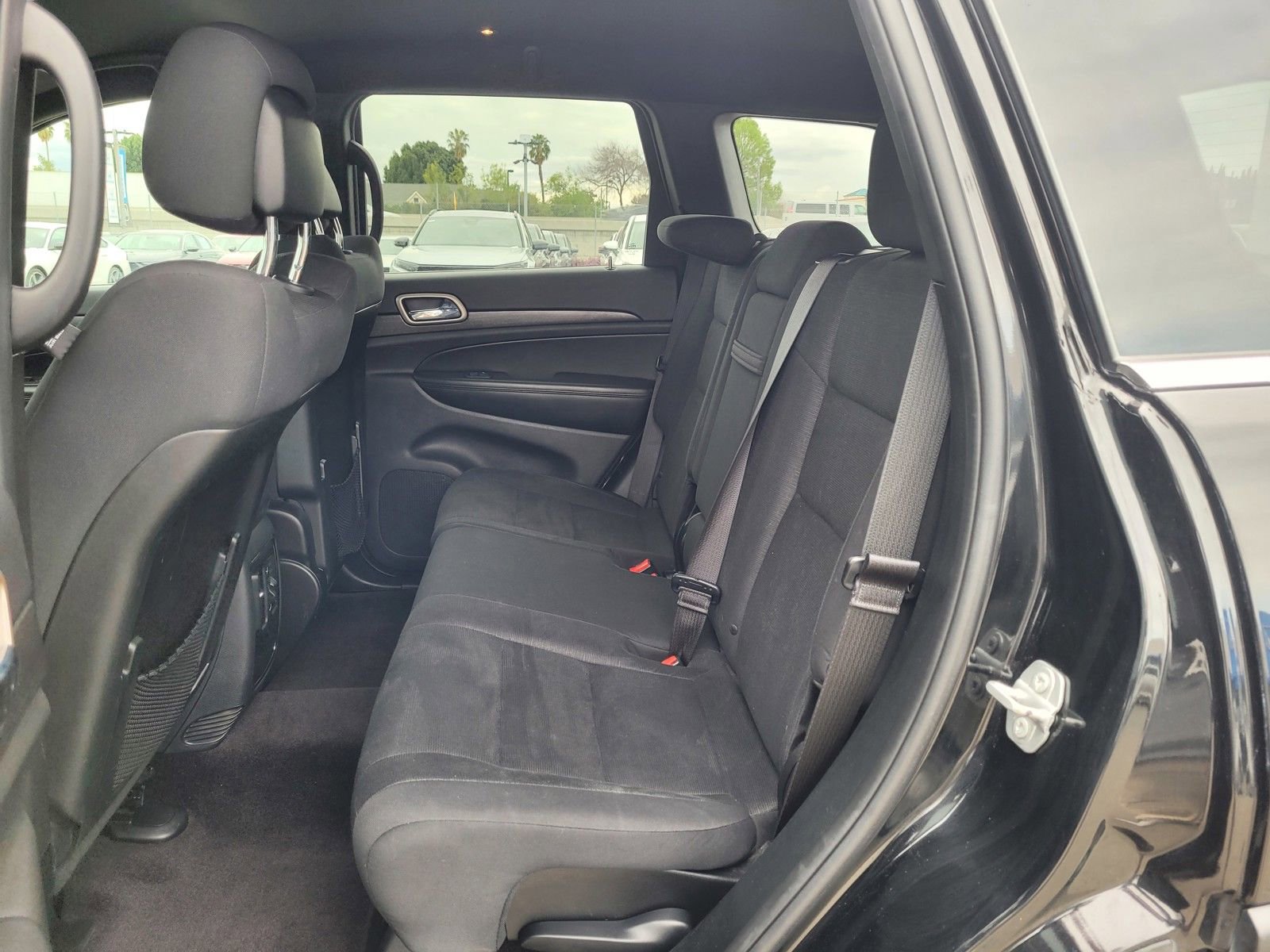 Used 2017 Jeep Grand Cherokee Laredo w/ Quick Order Package 2BE image 12