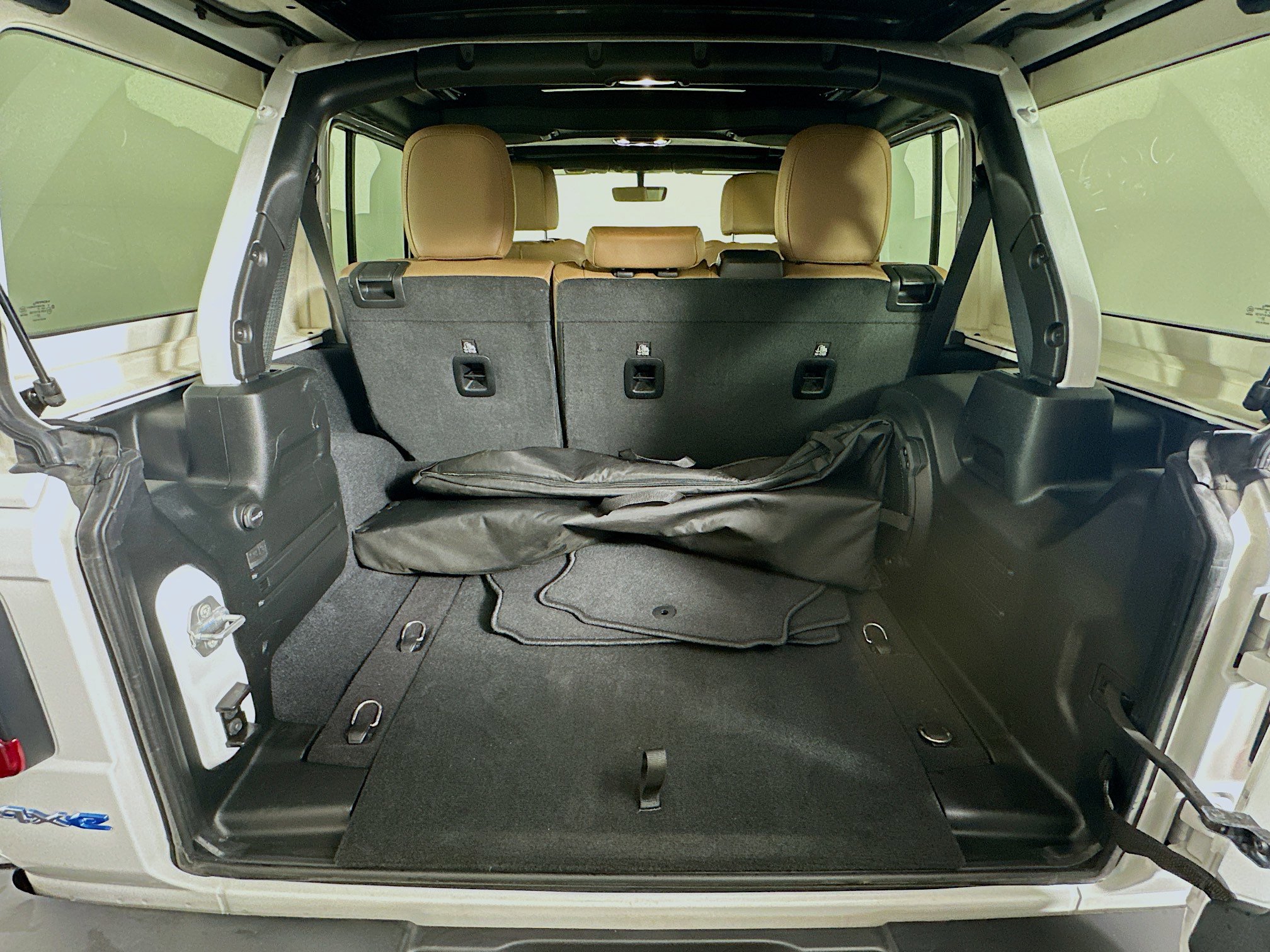 Used 2023 Jeep Wrangler Sahara w/ Cold Weather Group image 30