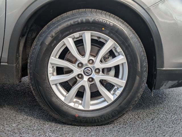 Used 2019 Nissan Rogue SV image 11