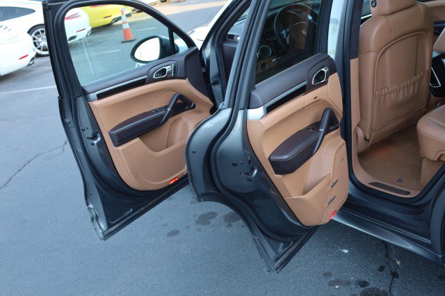 Used 2014 Porsche Cayenne GTS AWD/4WD image 21