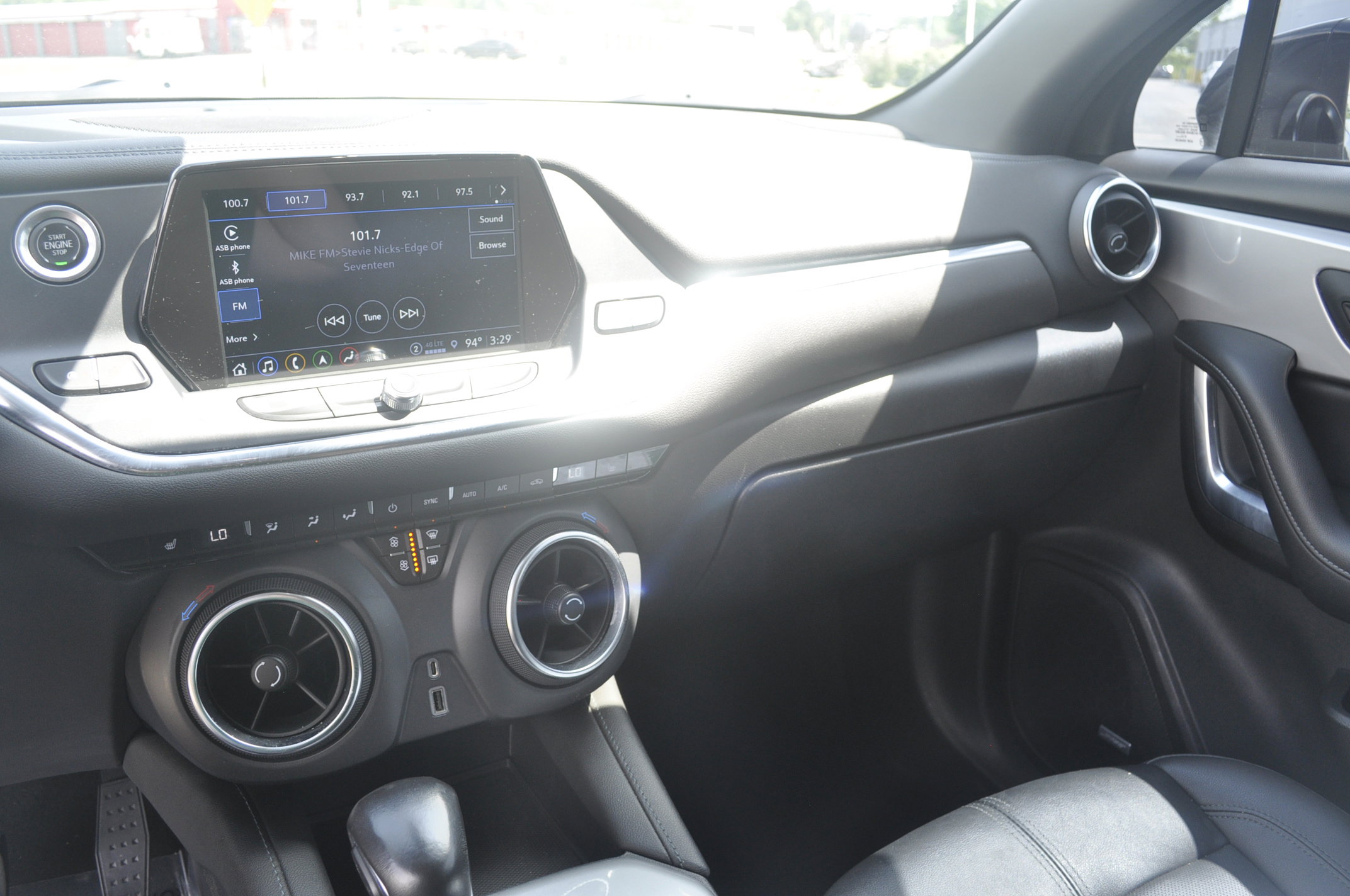 Used 2021 Chevrolet Blazer LT w/ Sound & Technology Package FWD image 23