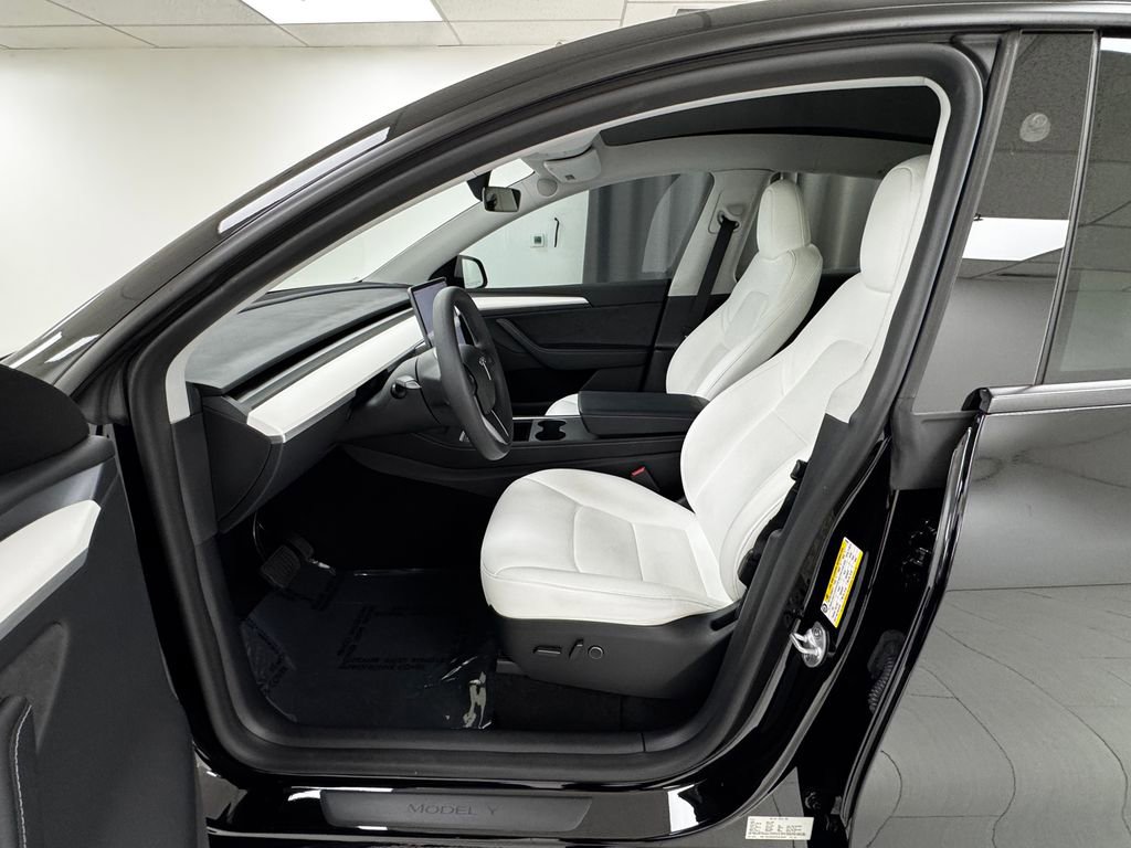 Used 2024 Tesla Model Y Long Range image 10
