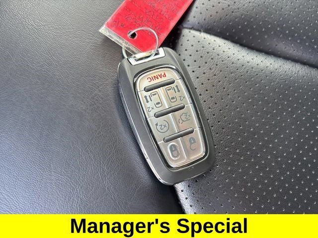 Used 2023 Chrysler Pacifica Touring-L FWD image 46