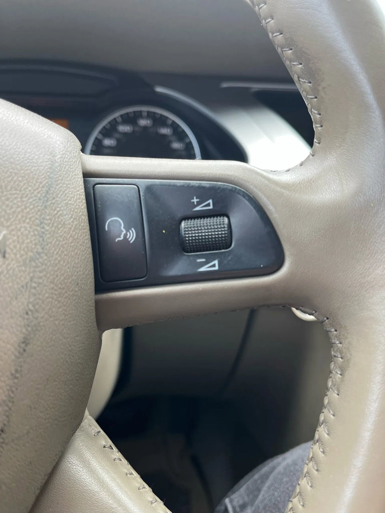 Used 2009 Audi A4 2.0T Premium Plus image 12