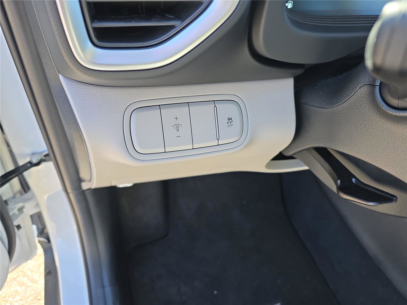 Certified 2025 Hyundai Venue SEL image 18