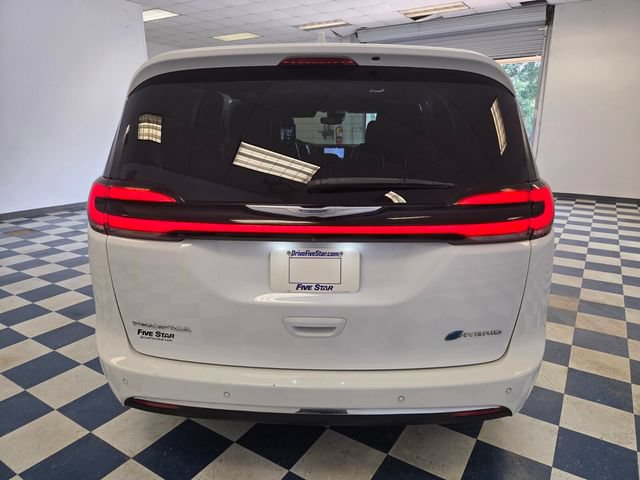 Used 2021 Chrysler Pacifica Limited w/ Uconnect Theater Family Group FWD image 6