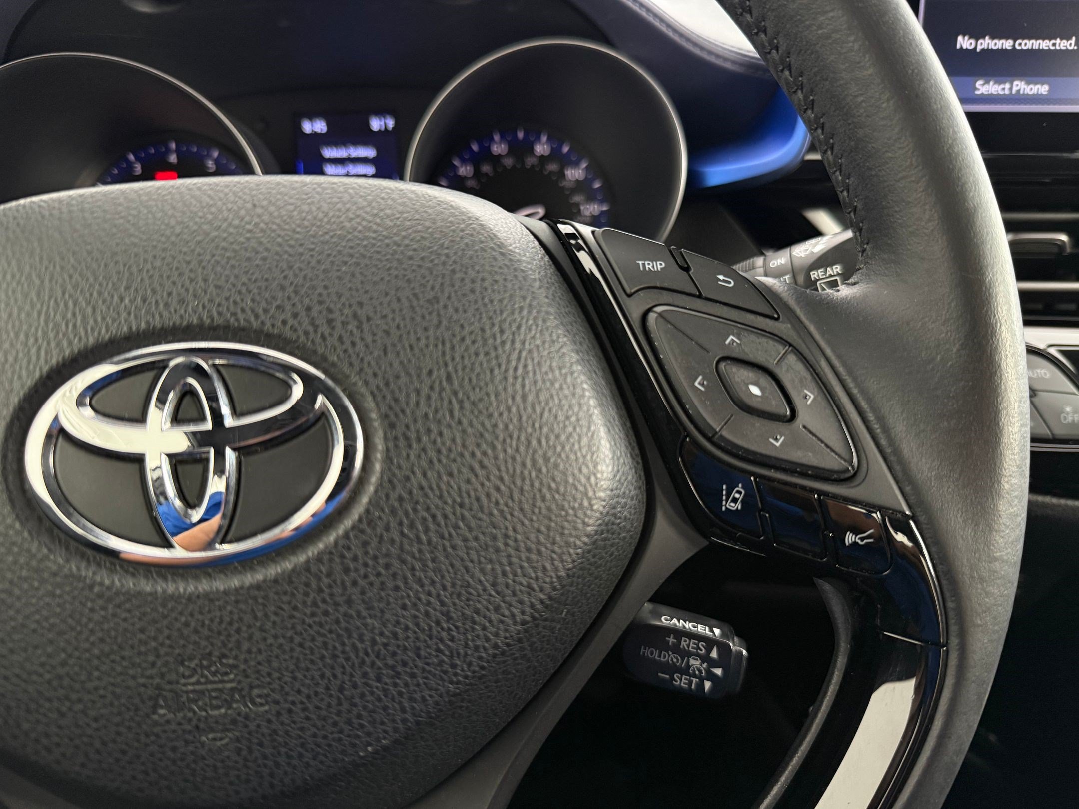 Used 2020 Toyota C-HR XLE FWD image 14