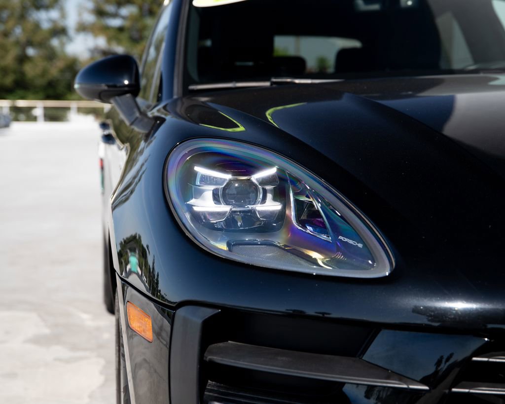 Used 2020 Porsche Macan w/ Premium Package AWD/4WD image 14