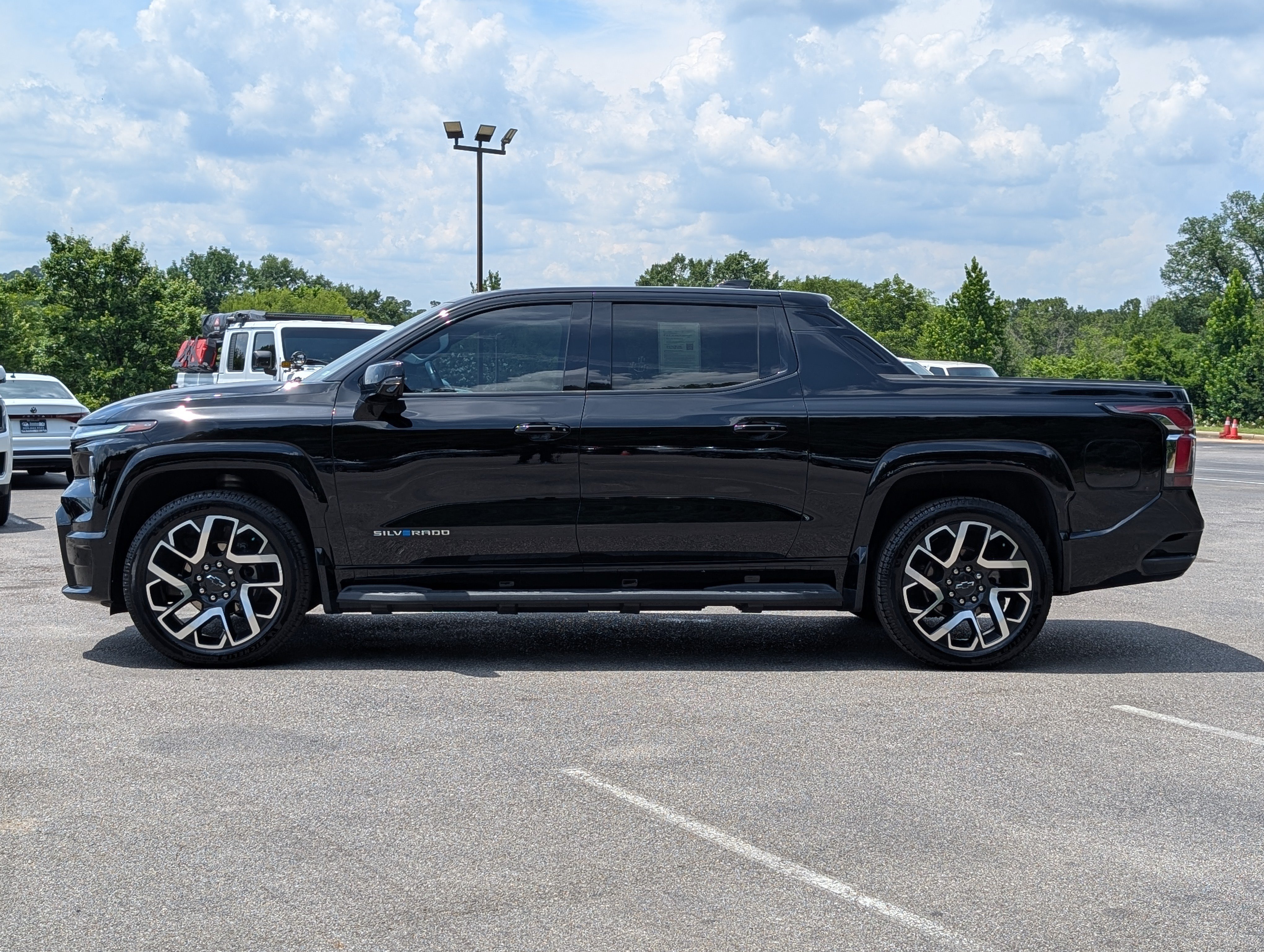 Used 2024 Chevrolet Silverado EV RST AWD/4WD image 6