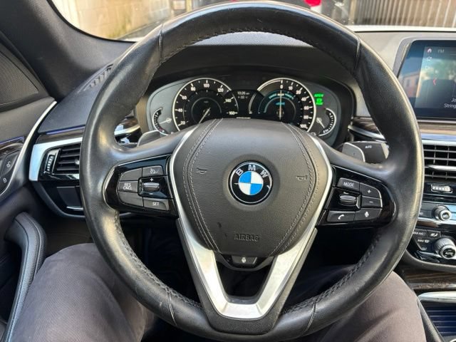 Used 2019 BMW 530e xDrive AWD/4WD image 16