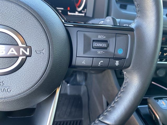 Used 2024 Nissan Rogue SL w/ SL Premium Package image 39