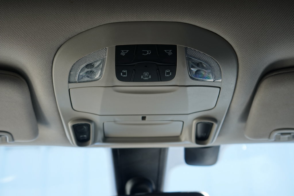 Used 2020 Chrysler Pacifica Limited FWD image 26