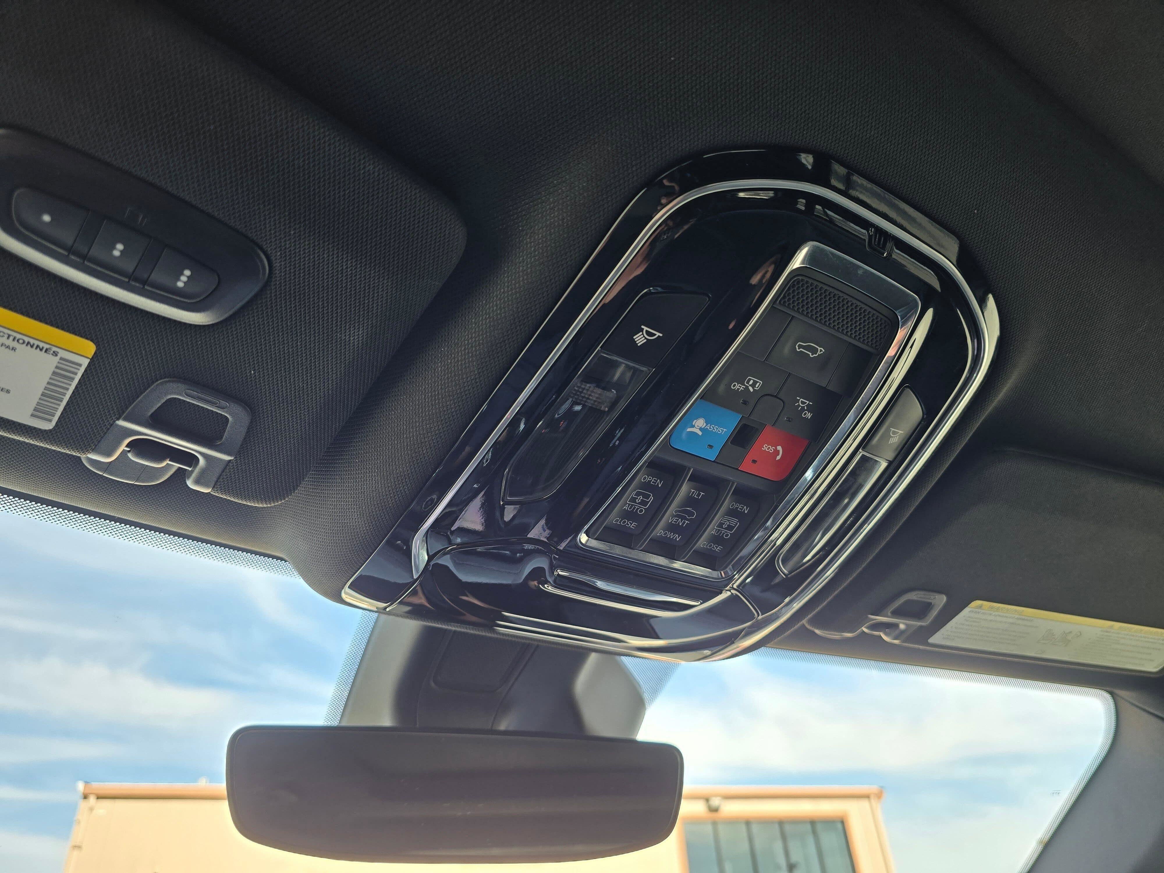 Used 2024 Jeep Grand Cherokee Overland AWD/4WD image 23