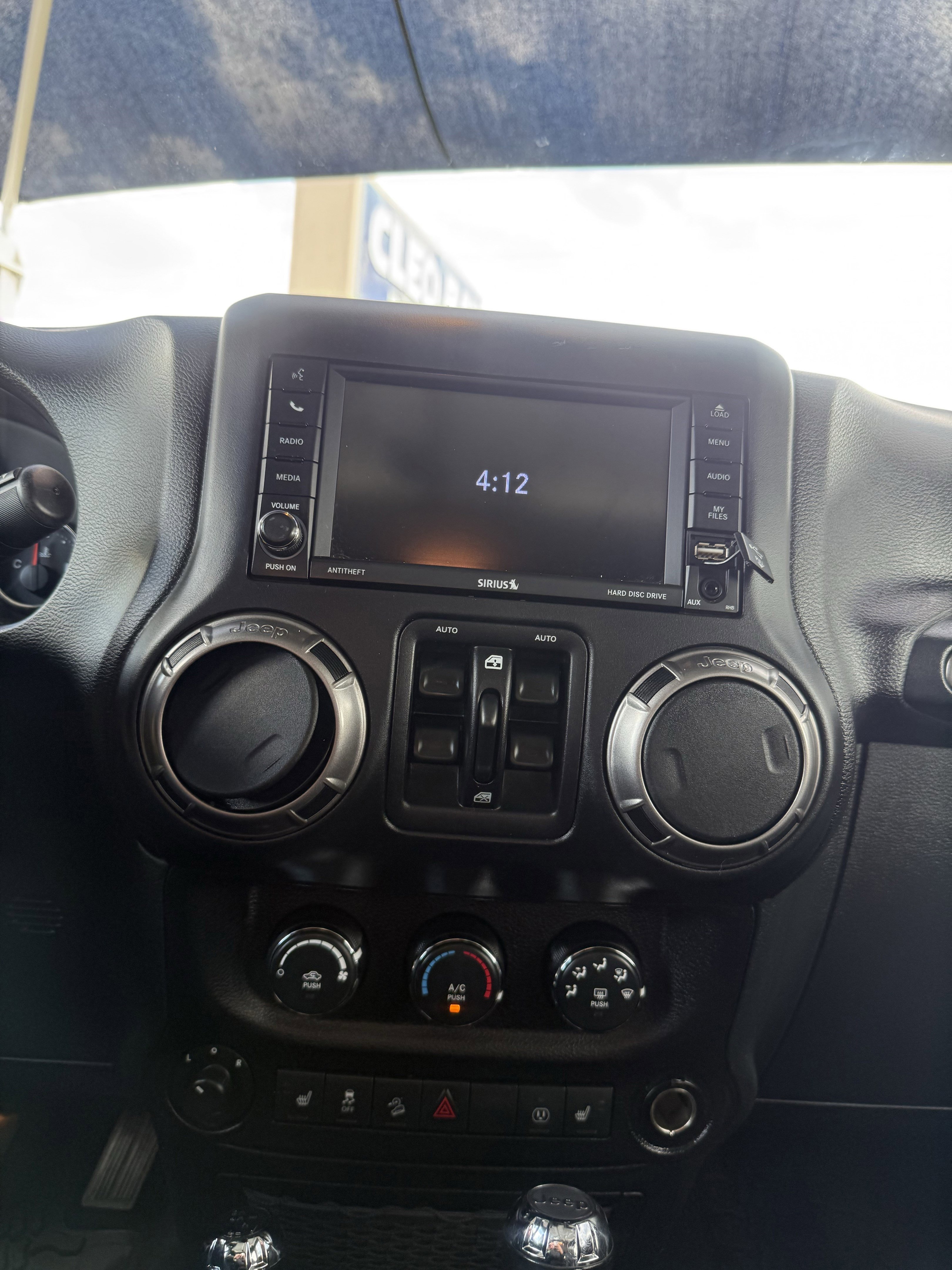 Used 2018 Jeep Wrangler Unlimited Sahara AWD/4WD image 28